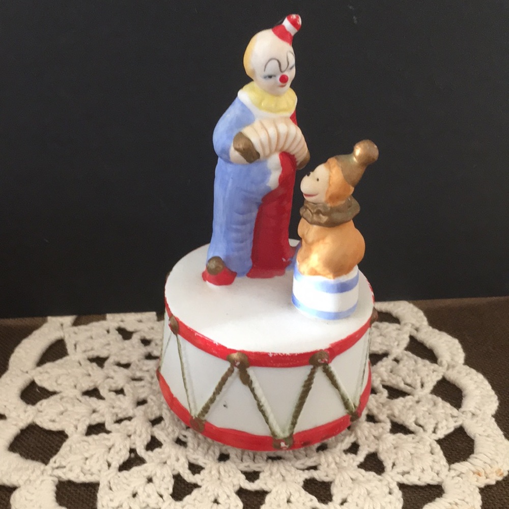 Musical rotating clown